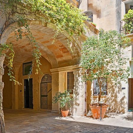 Palazzo Persone Dimora Storica Bed & Breakfast Lecce Bagian luar foto