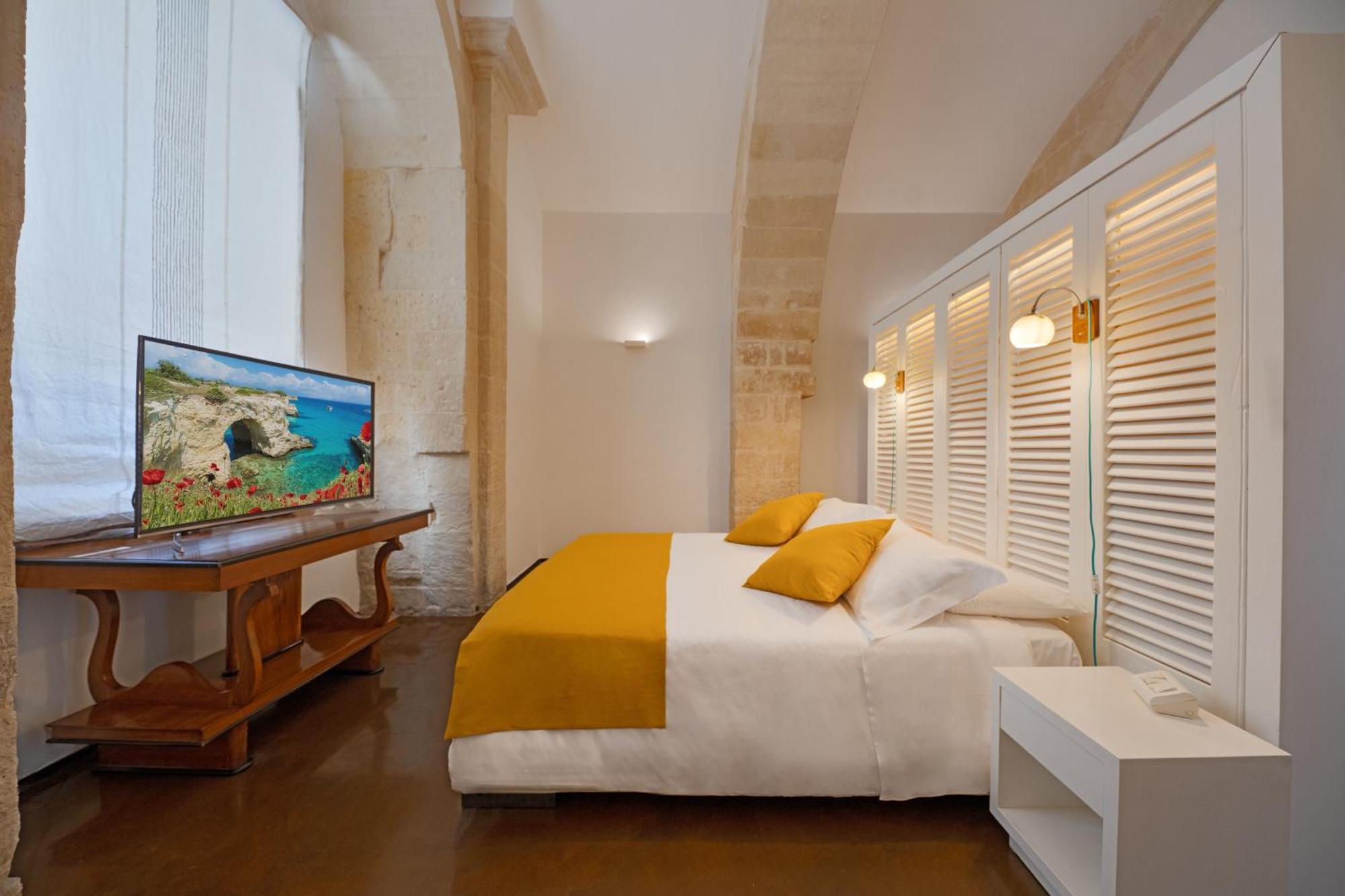 Palazzo Persone Dimora Storica Bed & Breakfast Lecce Bagian luar foto