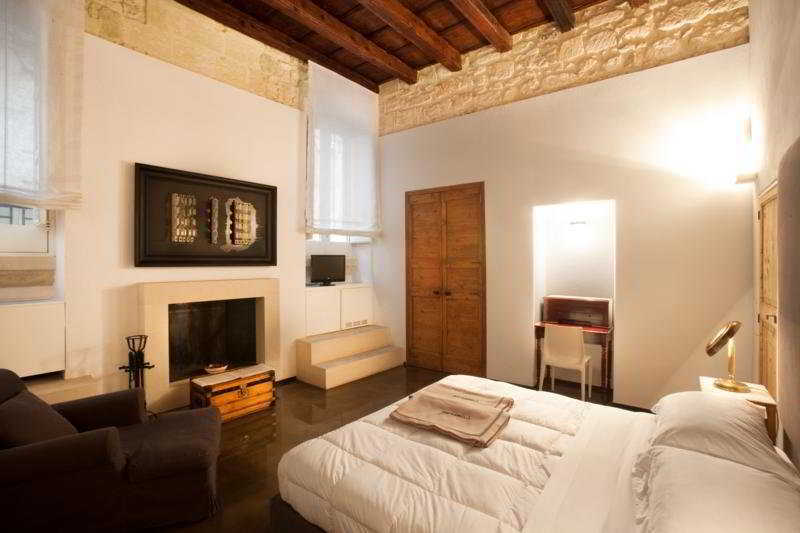 Palazzo Persone Dimora Storica Bed & Breakfast Lecce Bagian luar foto